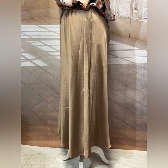 STATUS by‎ CHENAULT Tan pull on satin pleated skirt size L. - Picture 8 of 14